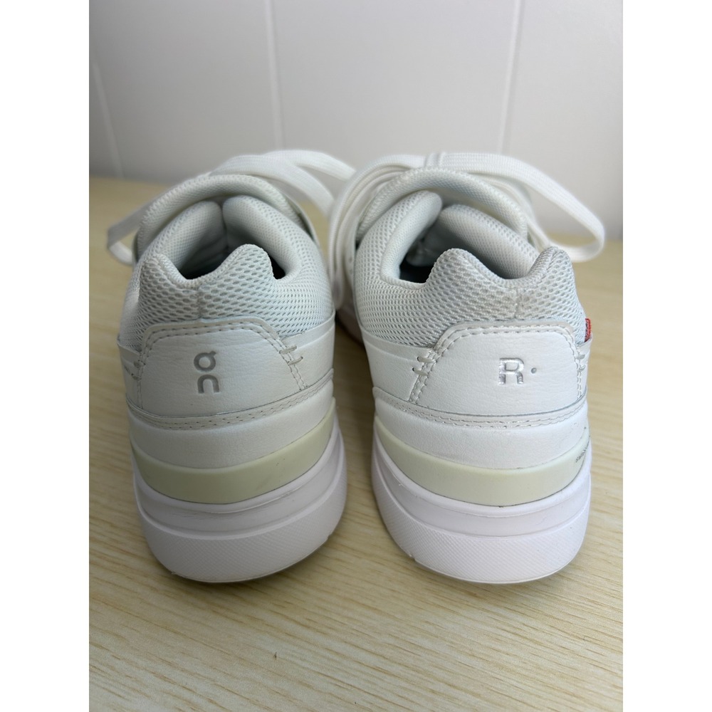 On The Roger Women 9 All White Advantage Low Top Tennis shoes Athleisure Comfort - Picture 9 of 12